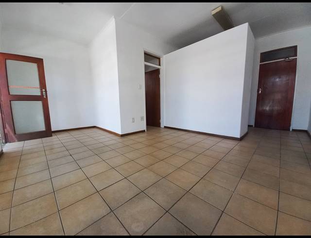 608M² WAREHOUSE TO LET IN JET PARK